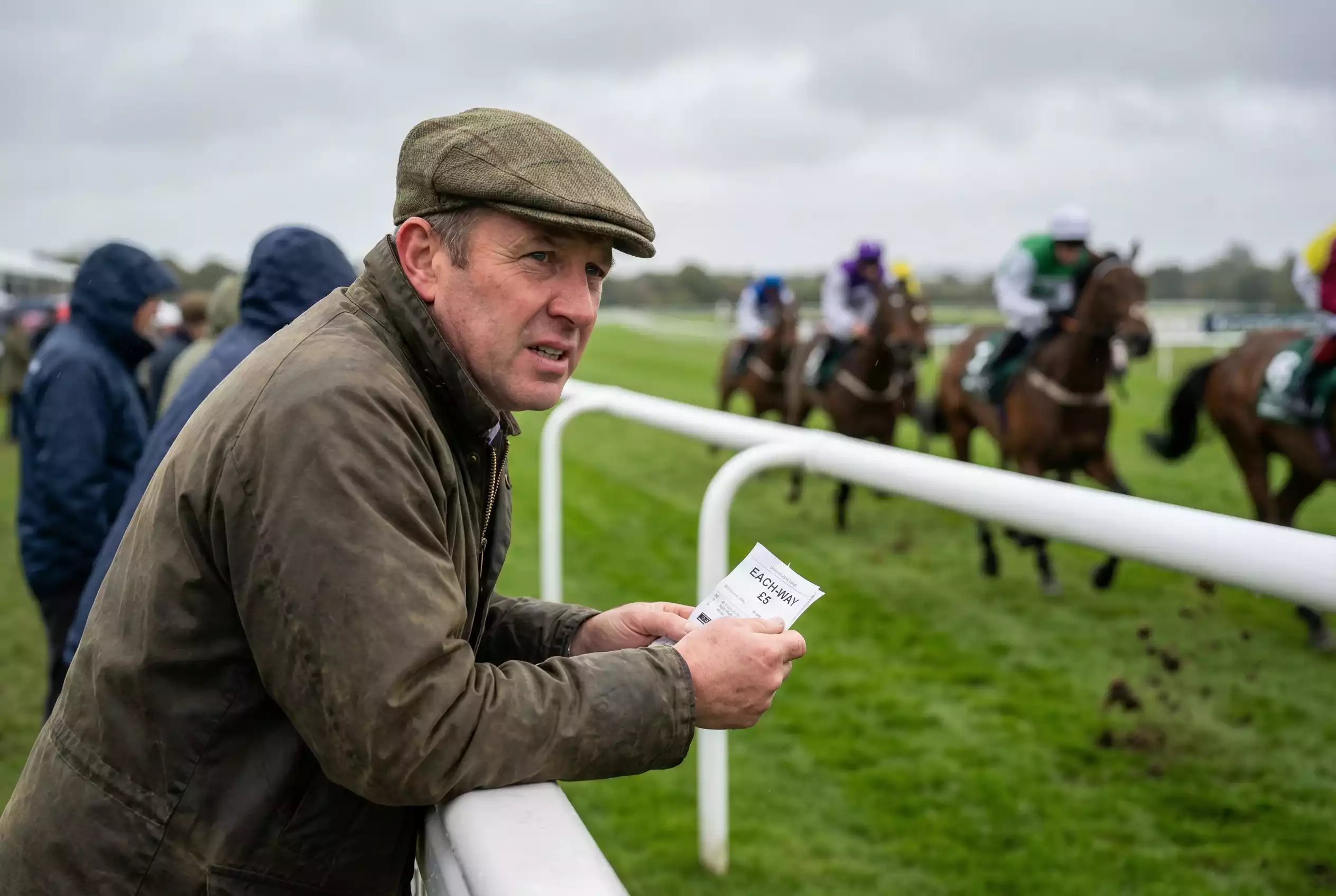 Each-way betting on UK horse racing